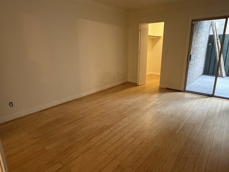 Building Photo - 552 N Bellflower Blvd