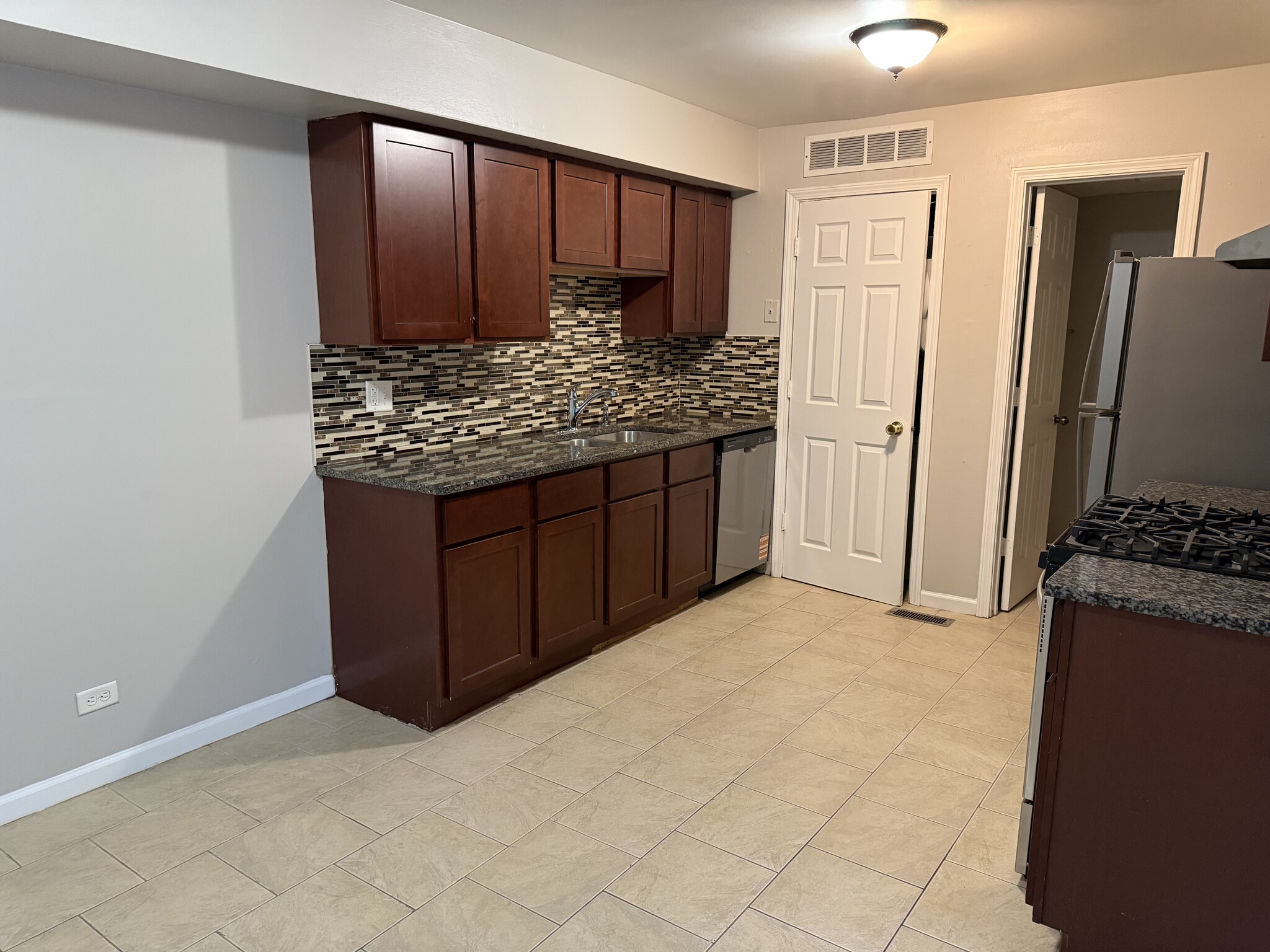 Building Photo - 7607 Bristol Ln