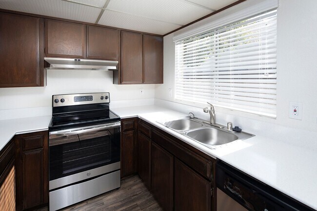 Building Photo - Chula Vista: Large One Bedroom in Gated Co...