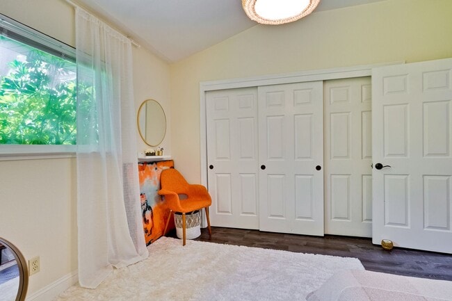 Building Photo - ADU One Bedroom Unit Available with Privat...