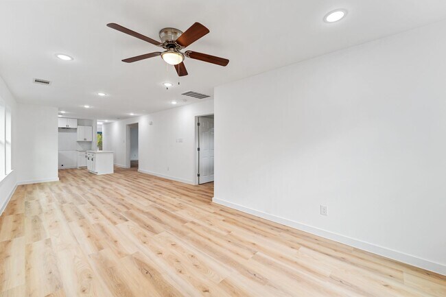 Building Photo - Brand New Home!