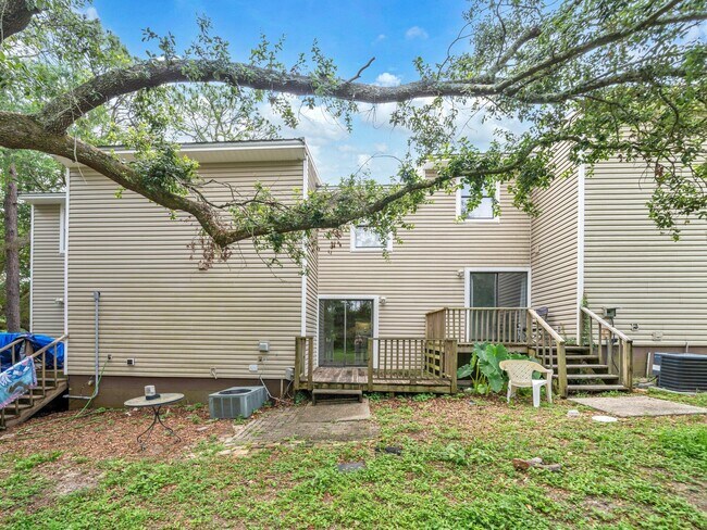 Building Photo - 413 Hickory Ave