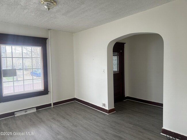Building Photo - 1326 3rd Ave