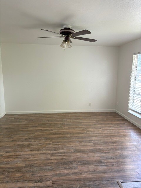 Building Photo - 310 S Argyle Ave