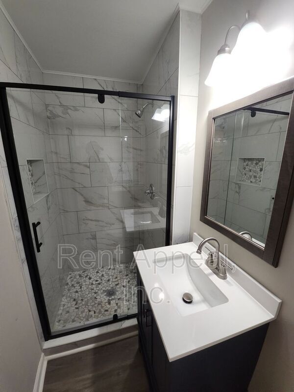 Building Photo - 2830 Knollview Dr