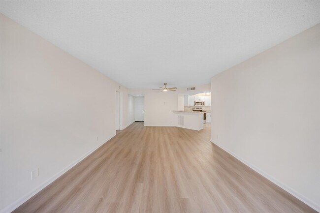 Building Photo - 8977 Wiles Rd