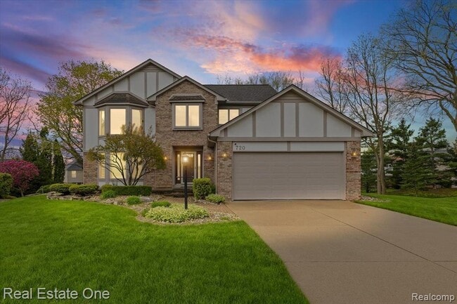 Building Photo - 720 Essex Dr