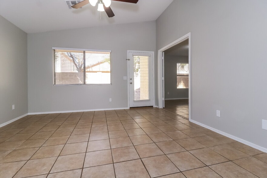 Building Photo - 12834 W Windsor Ave