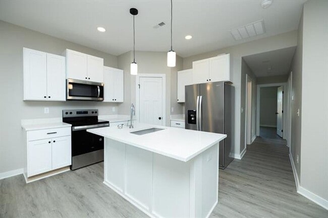 Building Photo - 5048-5050 S. Sycamore Ct.