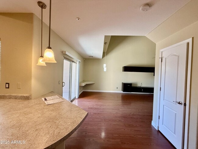 Building Photo - 15825 N Hidden Valley Ln