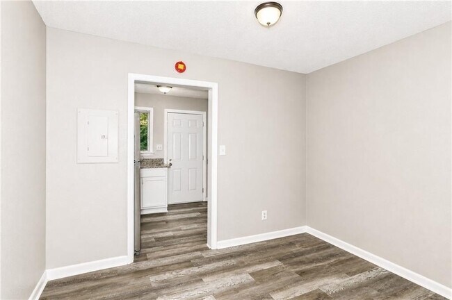 Building Photo - 2065 Alison Ct SW