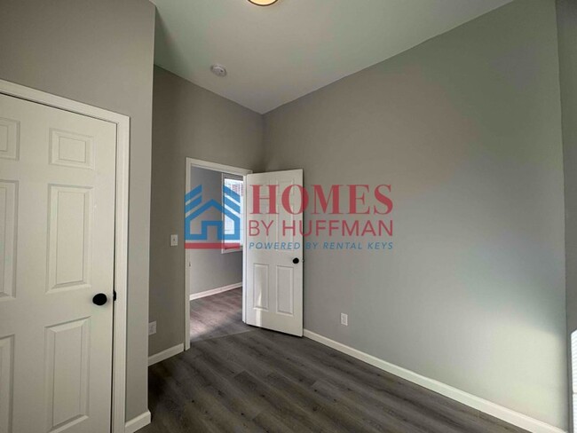 Building Photo - Two Bedroom House | Completely Updated