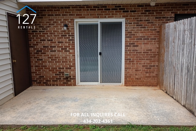 Building Photo - Spacious 3-Bedroom End Unit with Pool, Washer & Dryer, and Included Lawn Care