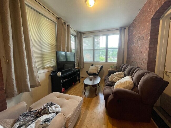 Building Photo - 191 Winthrop Rd