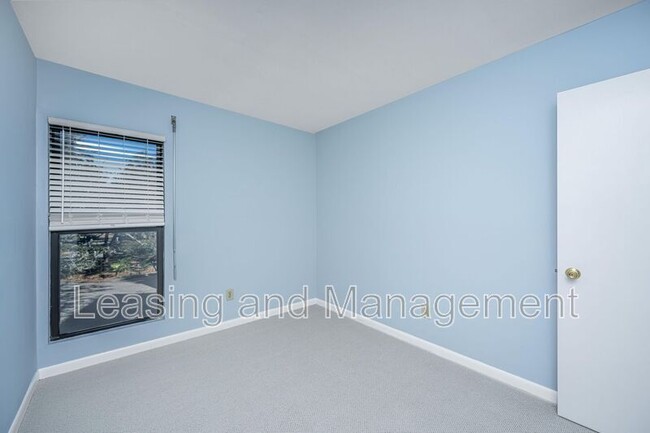 Building Photo - 242 Little Oak Island Dr
