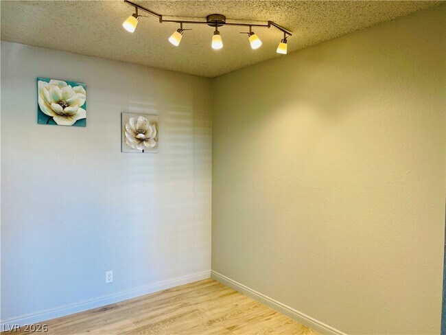 Building Photo - 3151 N Soaring Gulls Dr