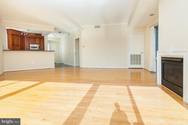 Building Photo - 3101 N Hampton Dr