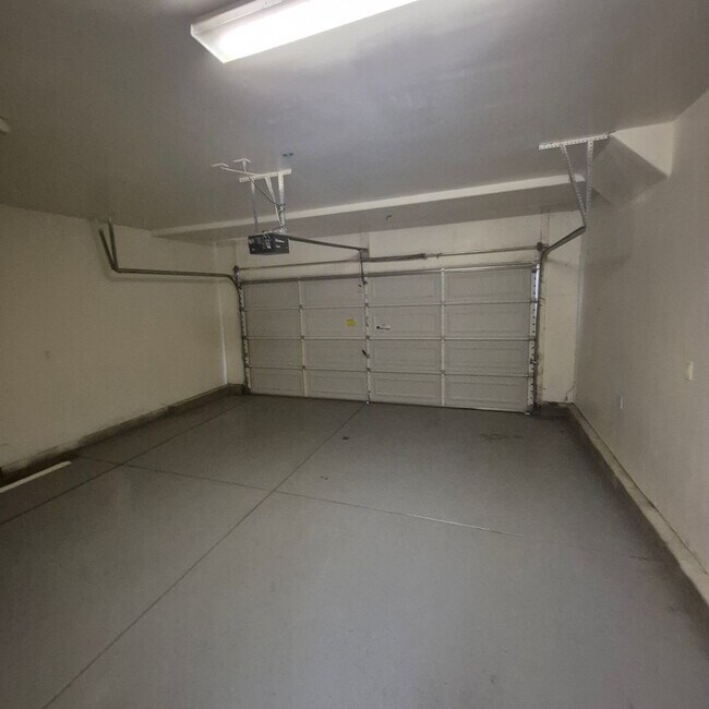 Building Photo - Natomas Home available for Speedy Move in.