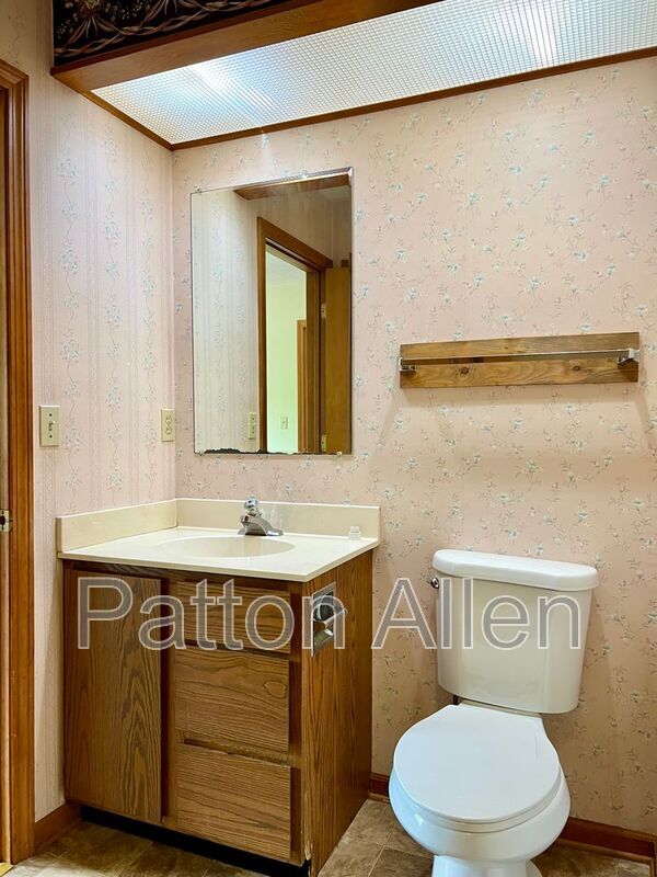 Building Photo - 530 Courtwood Ln