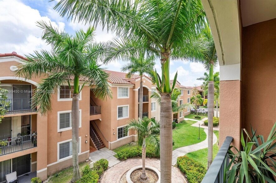 Building Photo - 6851 SW 44th St