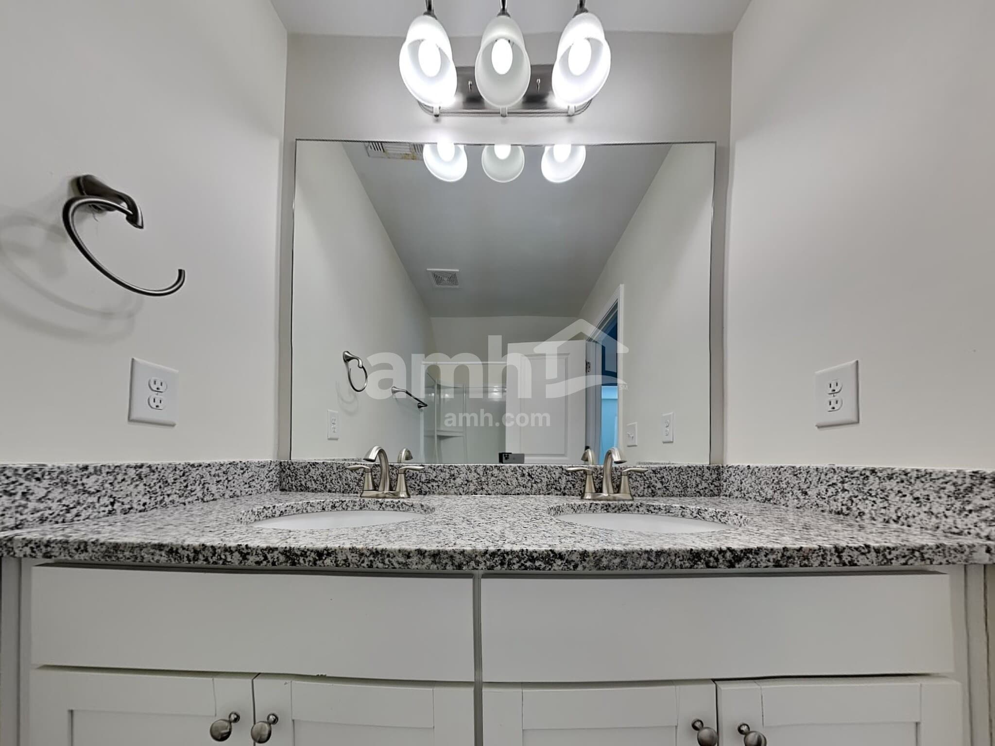 Building Photo - 307 Camp dr