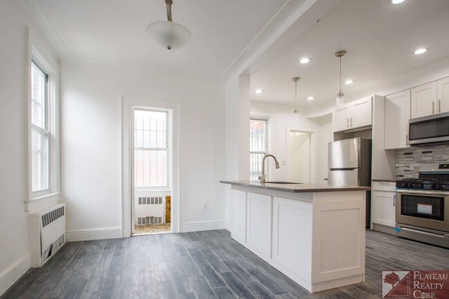 Building Photo - 1340 President St