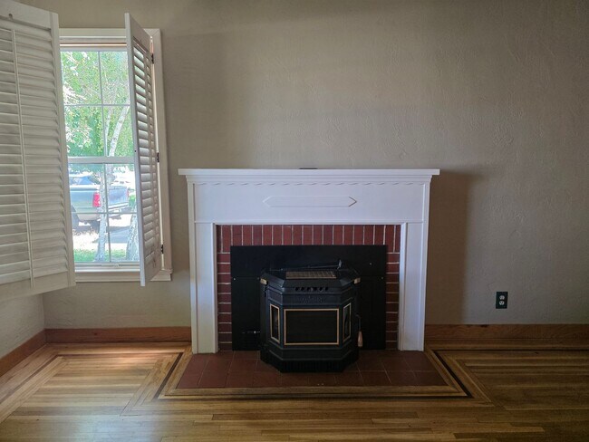Building Photo - Charming Bungalow in La Loma neighborhood!