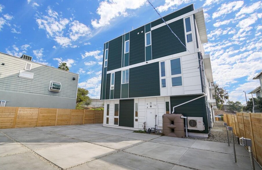 Building Photo - 837 1/2 N Kingsley Dr