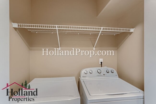 Building Photo - Stylish Townhome Near MAX, Nike & Costco in Prime Beaverton Location