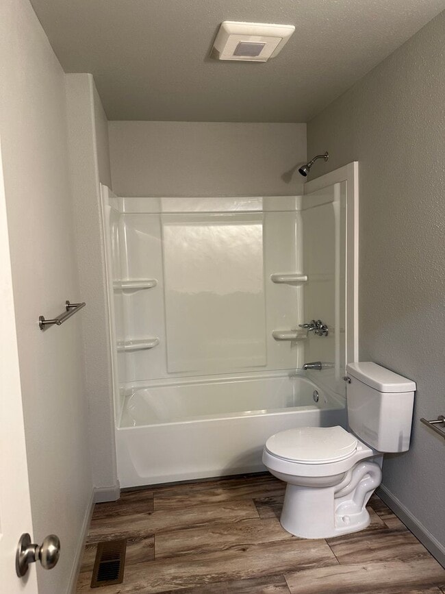 Building Photo - Sign new lease for February and save 1/2 a...