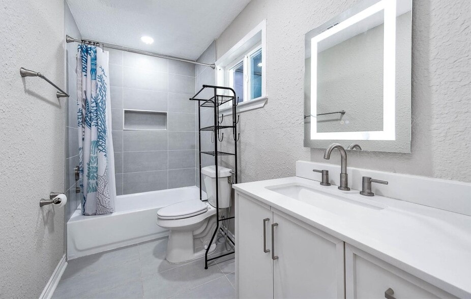 Building Photo - 2113 21st Ave N