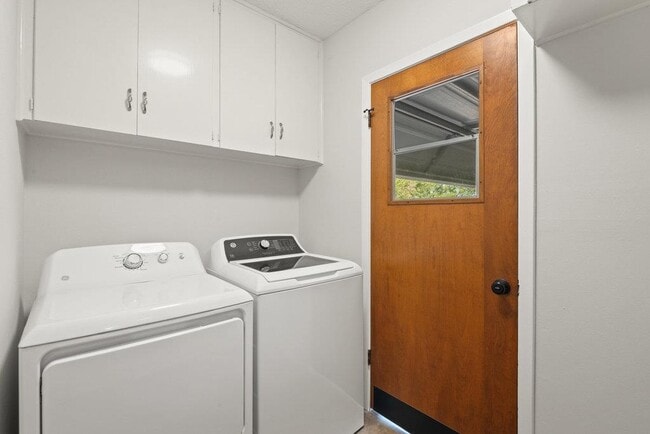 Building Photo - 1601 Cliffside Dr