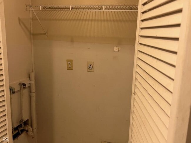 Building Photo - 741 N Rangeline Rd