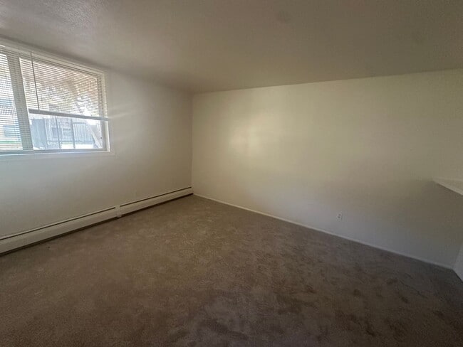 Building Photo - 2 Bedroom !!!