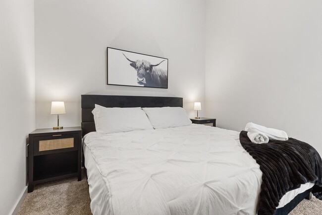 Building Photo - 5820 1/2 Cameron Rd