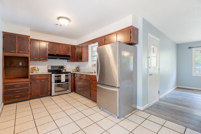 Building Photo - Newly Renovated 3/1.5 Home in East Columbus