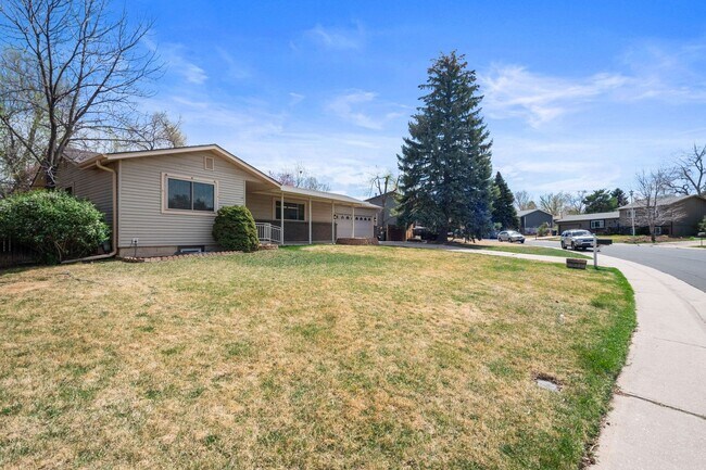 Building Photo - 4 bedroom / 2 bath / Beautifully Updated