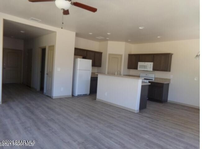 Building Photo - 2924 N Yavapai Rd E