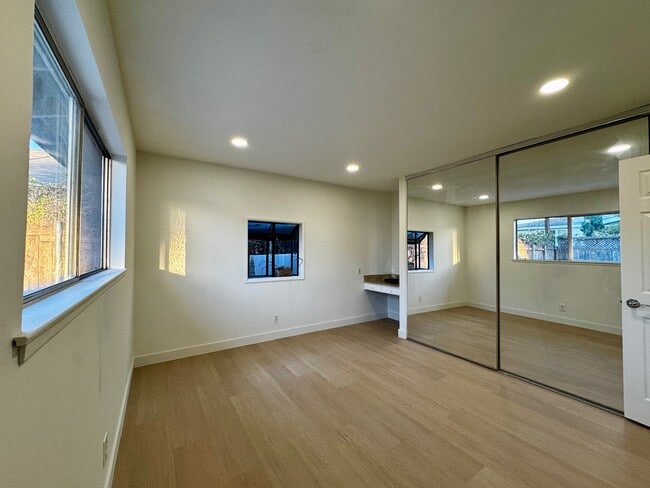 Building Photo - 7021 Betty Dr