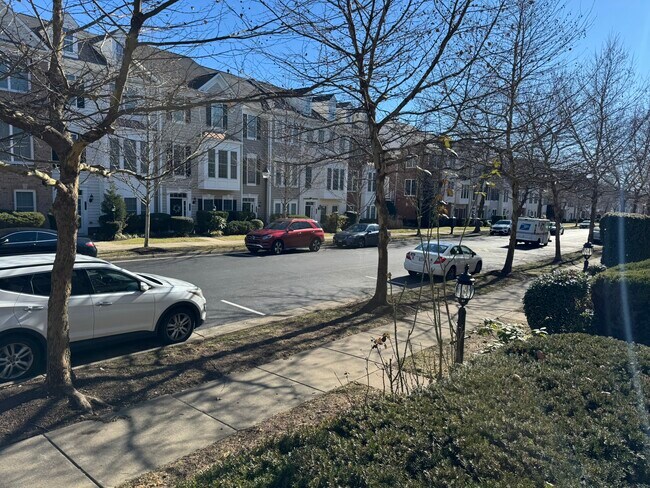 Building Photo - 14828 Potomac Branch Dr