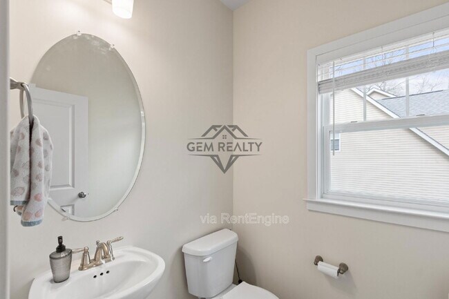 Building Photo - 102 Monroe St