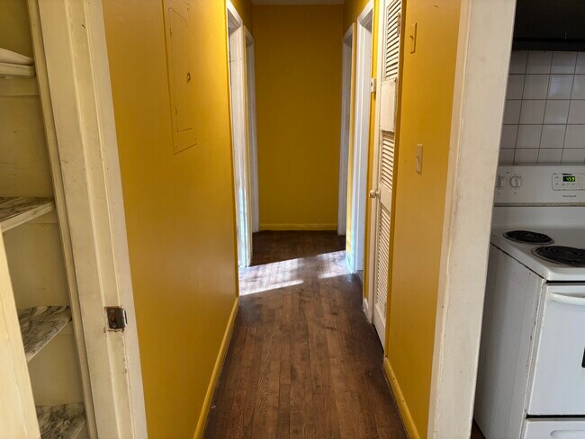 Building Photo - 125 Nelson Ave