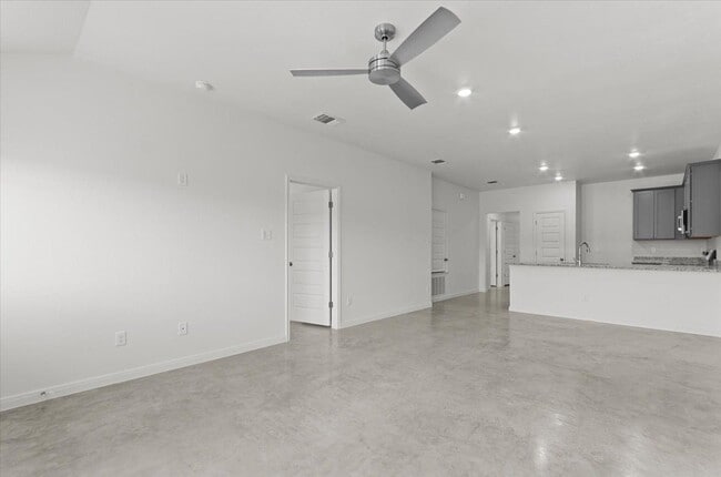 Building Photo - 911 Sevenleaf Ln