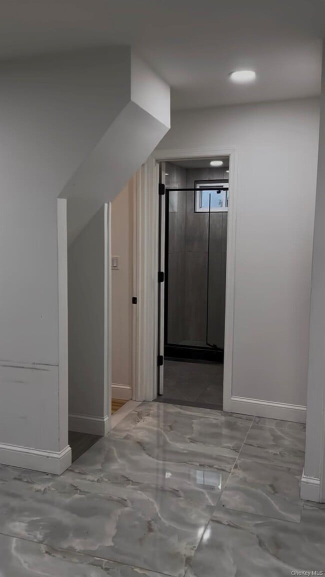 Building Photo - 49 Gladys St