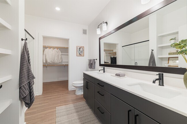 Building Photo - 10505 Deerwood Rd