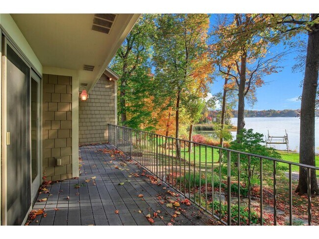 Building Photo - 2648 Casco Point Rd