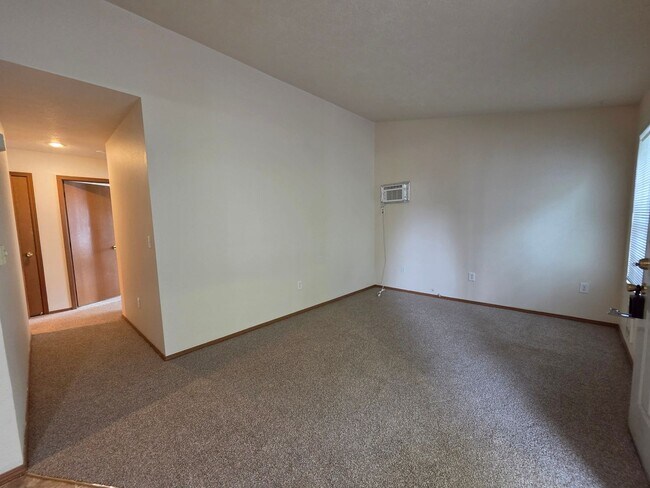 Building Photo - 13216 E 31st Ct