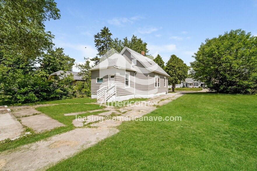 Building Photo - 704 E Gift Ave