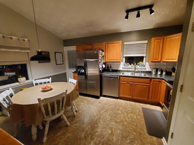 Building Photo - Beautiful Brick Ranch Home  Located in Spring Falls Neighborhood