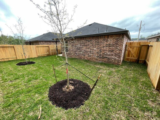 Building Photo - 727 Long Cedar Dr